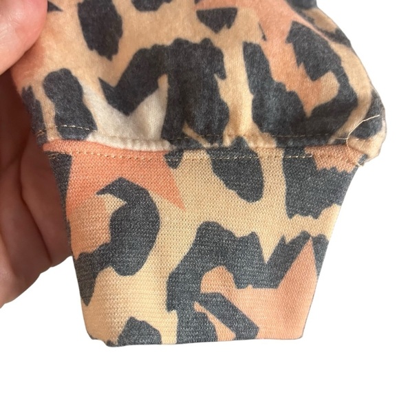 Wildfox Animal Print & Stars Pullover Coral/Charcoal Cozy Sweatshirt Sz S - Picture 6 of 10